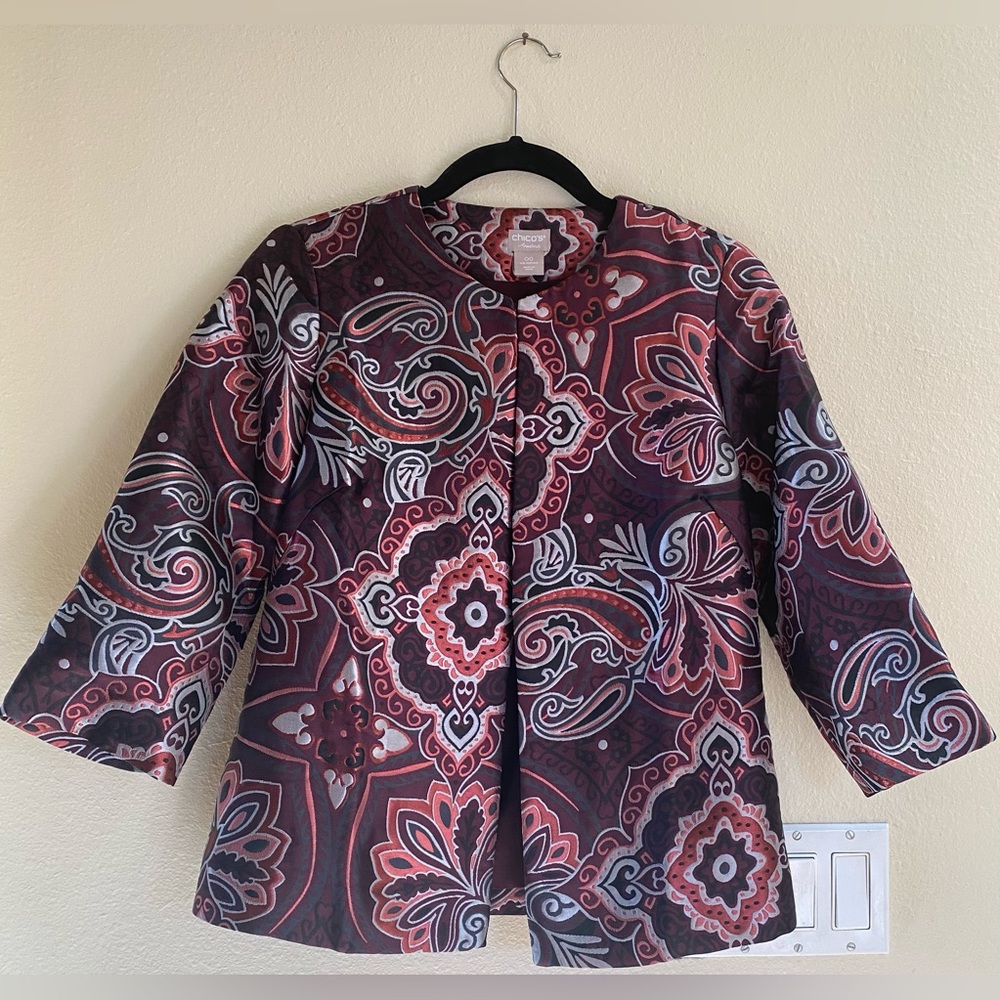 Chico’s. Medallion-Print Jacquard Jacket. Size: 00.